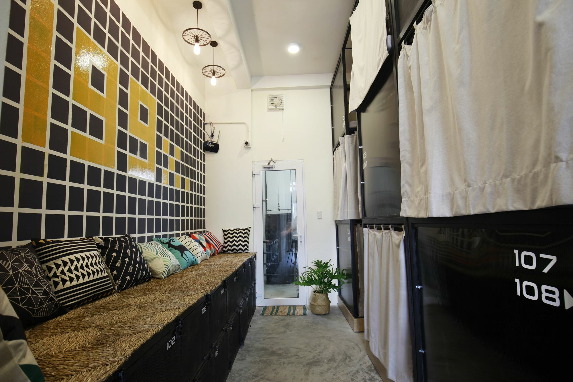199x Backpackers Saigon 2*